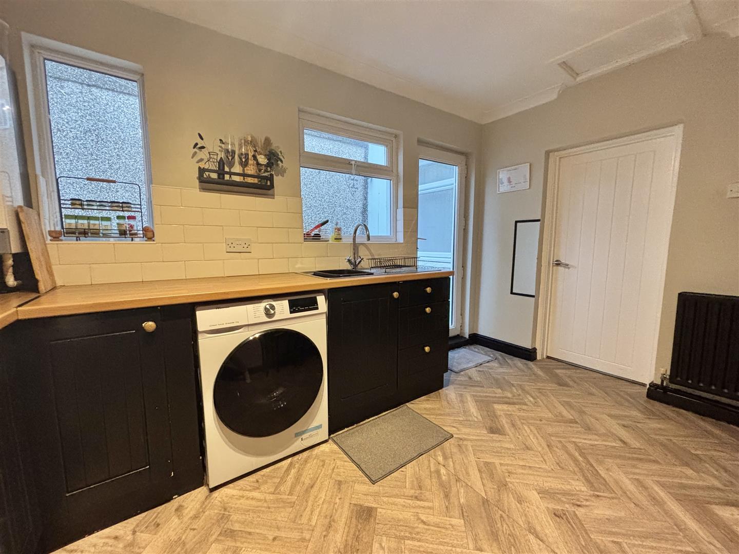 Brynamlwg Road, Fforestfach, Swansea, SA5 8HZ